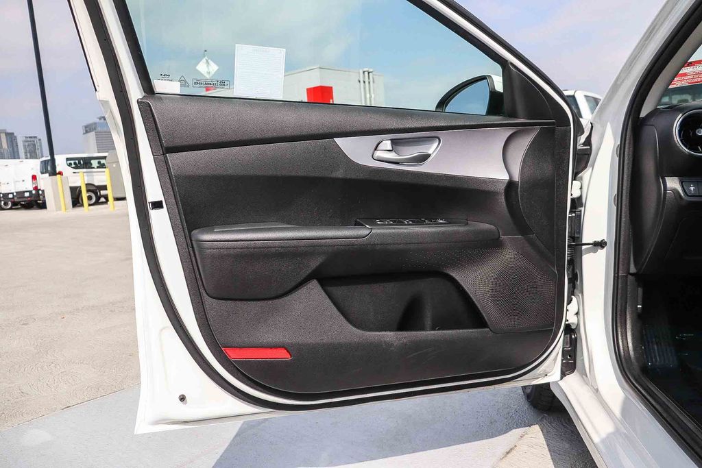 Thumbnail: 2024 Kia Forte - 25