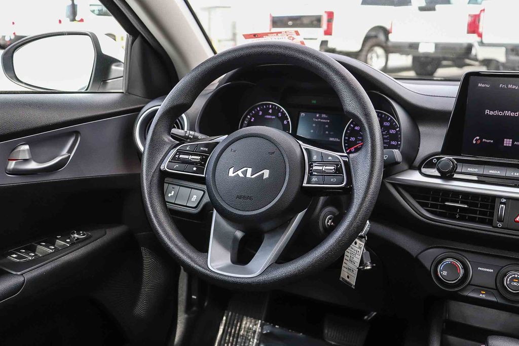 Thumbnail: 2024 Kia Forte - 9