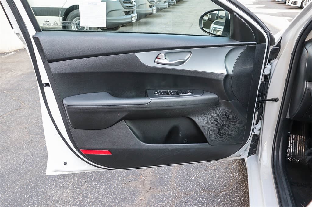 Thumbnail: 2023 Kia Forte - 26