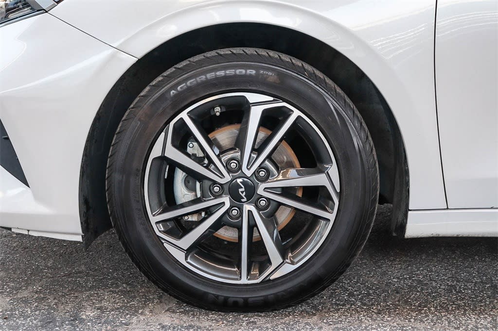 Thumbnail: 2023 Kia Forte - 23