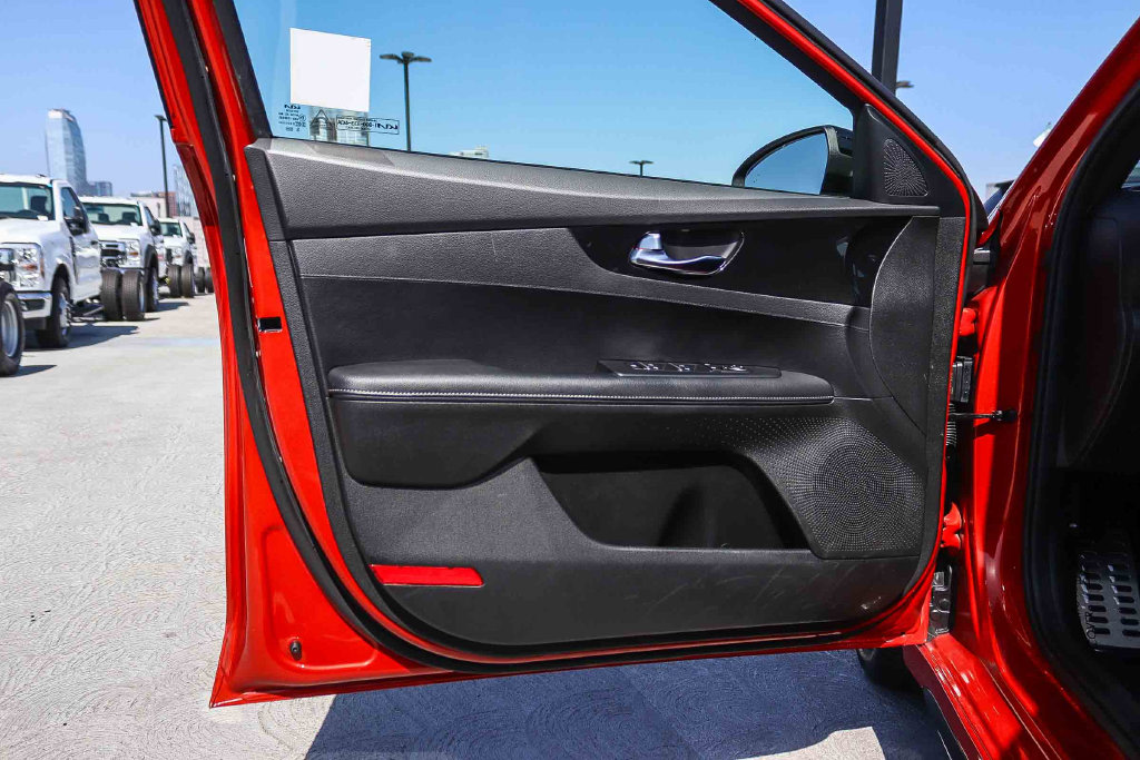 Thumbnail: 2022 Kia Forte - 24