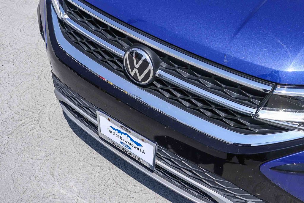 Thumbnail: 2022 Volkswagen Taos - 6