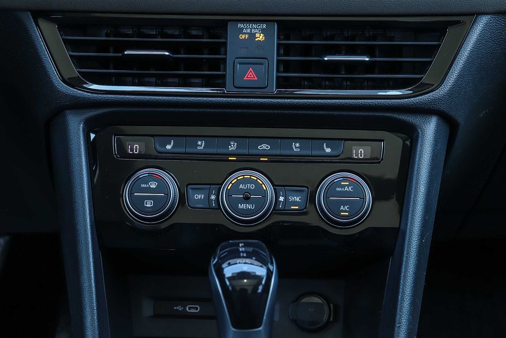 Thumbnail: 2022 Volkswagen Taos - 22