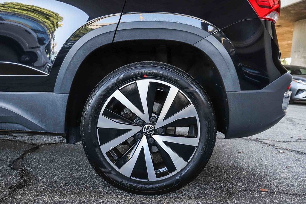 Thumbnail: 2022 Volkswagen Taos - 8