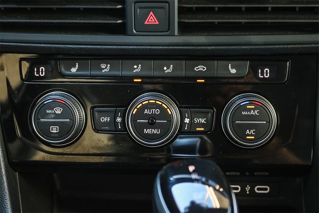 Thumbnail: 2024 Volkswagen Jetta - 24