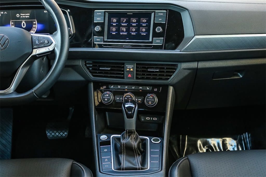 Thumbnail: 2024 Volkswagen Jetta - 9