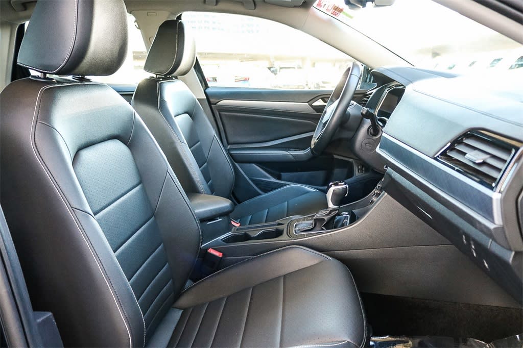 Thumbnail: 2024 Volkswagen Jetta - 10