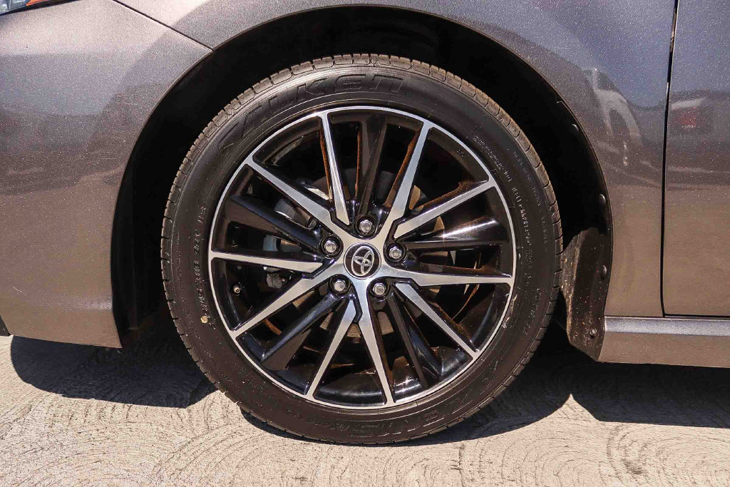 Thumbnail: 2021 Toyota Camry - 21