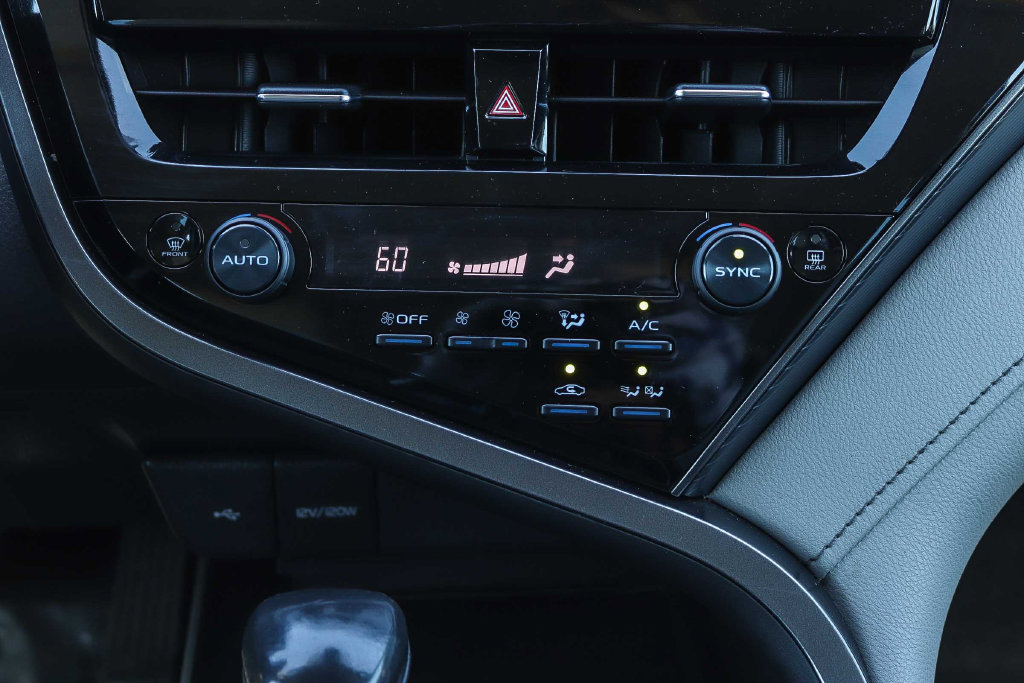 Thumbnail: 2021 Toyota Camry - 22