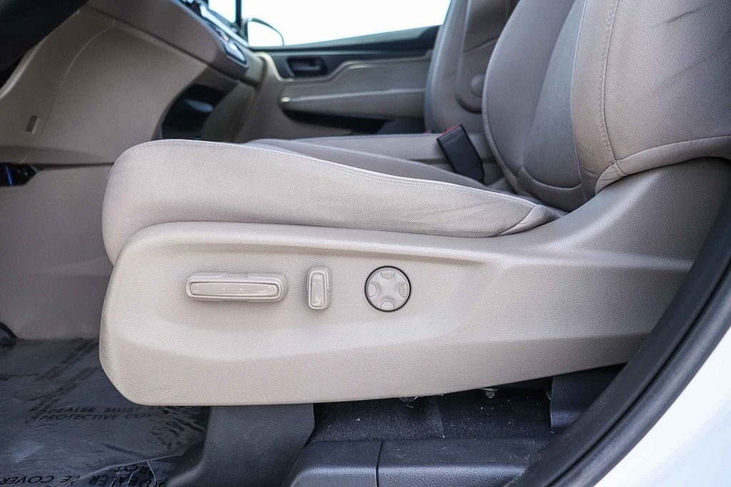 Thumbnail: 2023 Honda Odyssey - 22