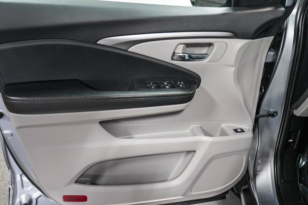 Thumbnail: 2020 Honda Pilot - 25