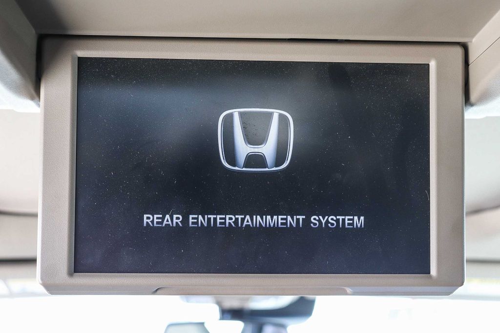 Thumbnail: 2017 Honda Pilot - 25