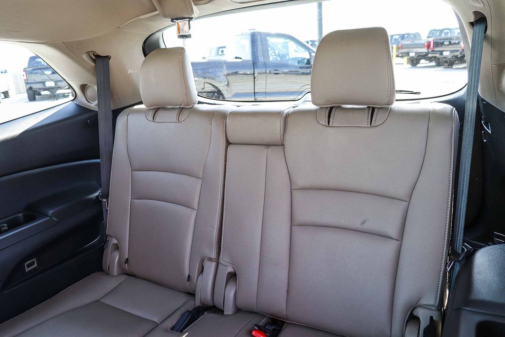 Thumbnail: 2017 Honda Pilot - 24