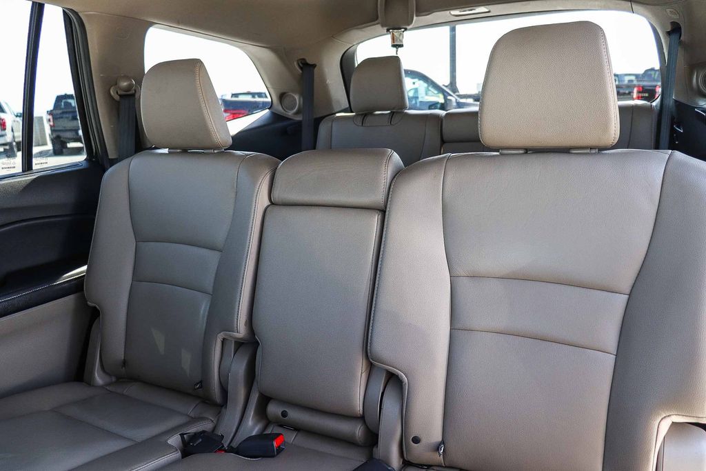Thumbnail: 2017 Honda Pilot - 12