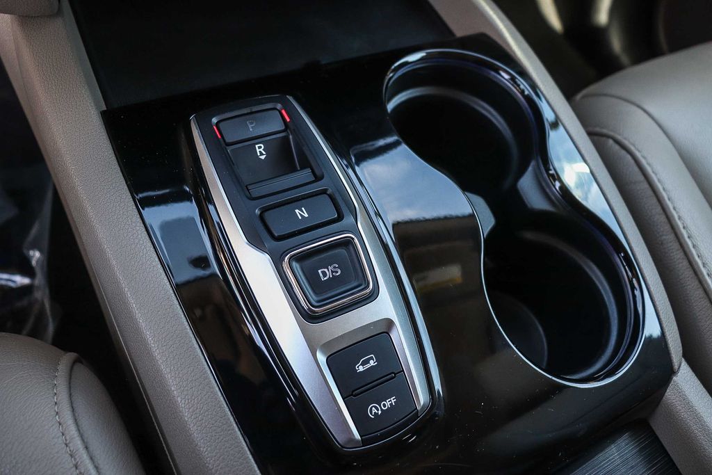 Thumbnail: 2017 Honda Pilot - 14