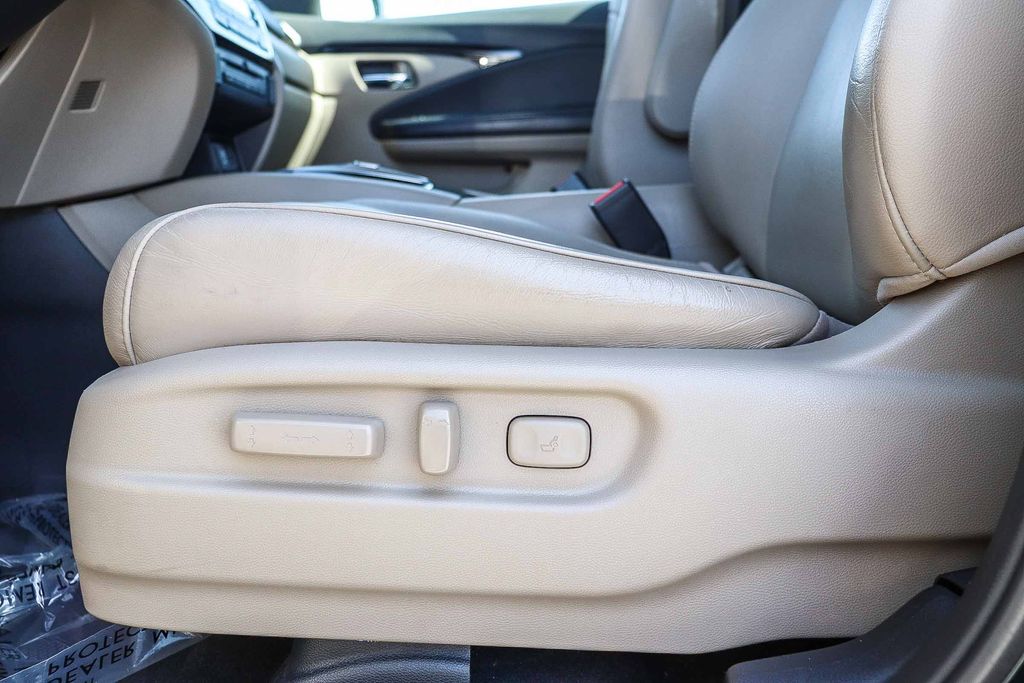 Thumbnail: 2017 Honda Pilot - 27