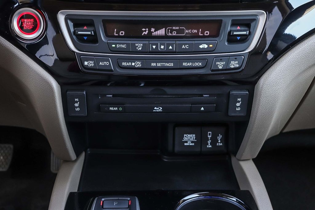Thumbnail: 2017 Honda Pilot - 22