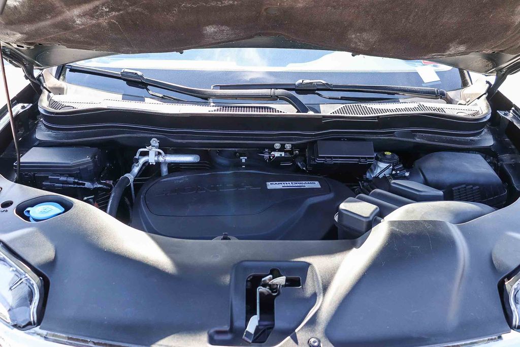 Thumbnail: 2017 Honda Pilot - 8
