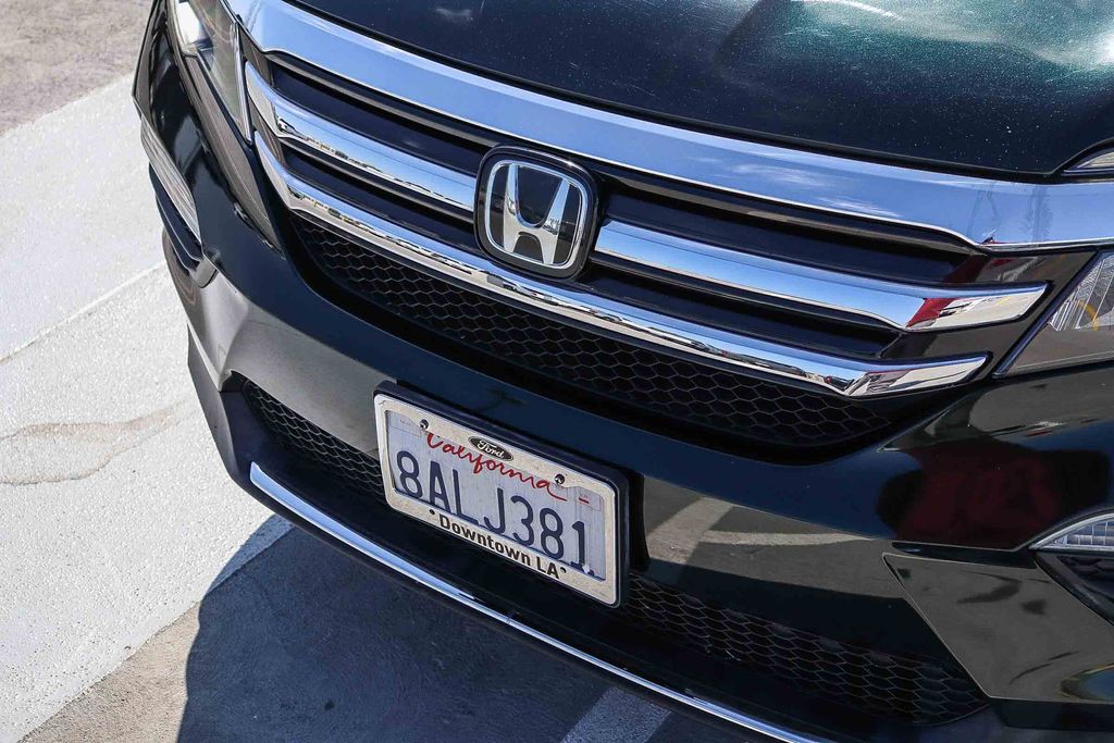 Thumbnail: 2017 Honda Pilot - 6