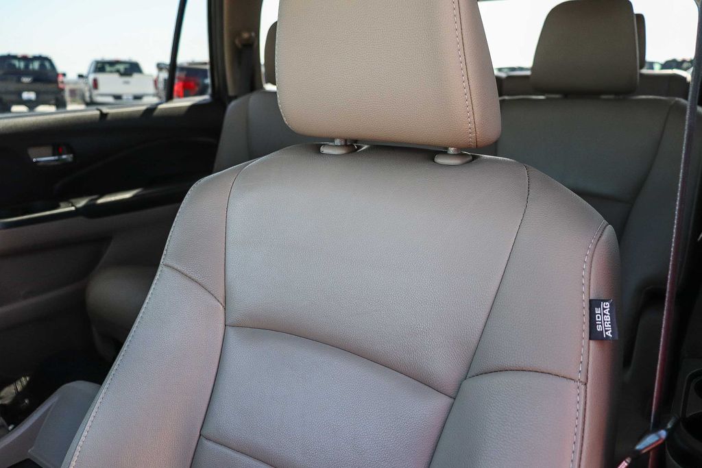 Thumbnail: 2017 Honda Pilot - 34