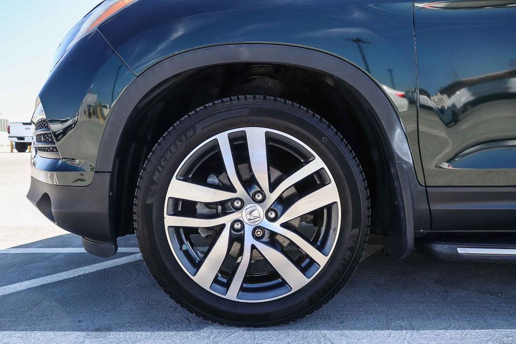 Thumbnail: 2017 Honda Pilot - 21