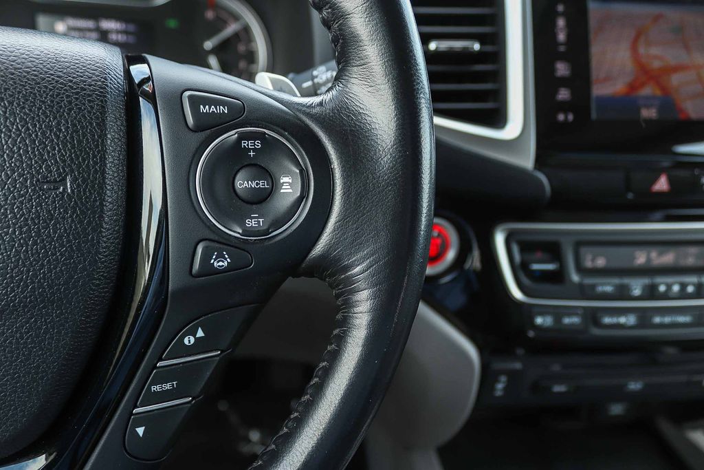 Thumbnail: 2018 Honda Pilot - 27