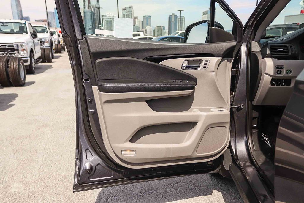 Thumbnail: 2018 Honda Pilot - 25