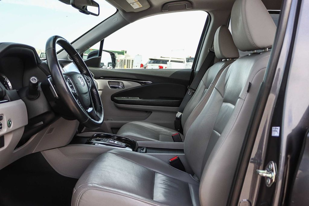 Thumbnail: 2018 Honda Pilot - 11