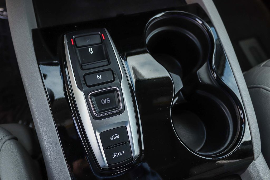 Thumbnail: 2018 Honda Pilot - 14