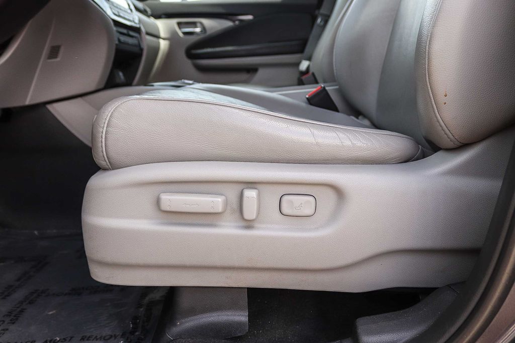 Thumbnail: 2018 Honda Pilot - 24