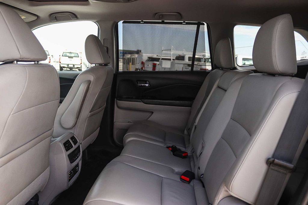Thumbnail: 2018 Honda Pilot - 12