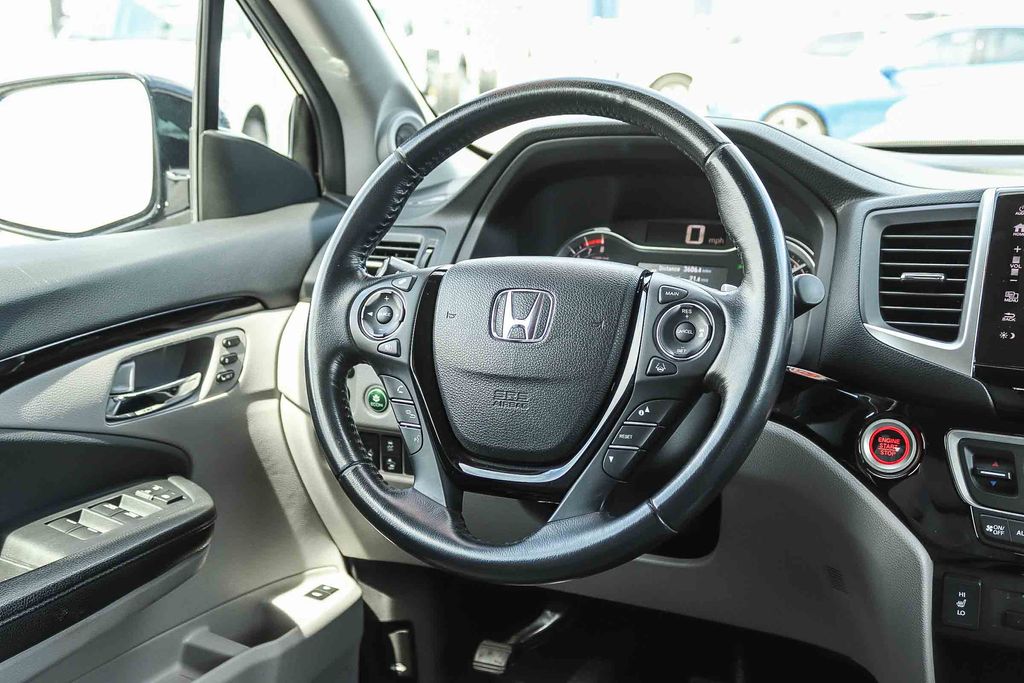 Thumbnail: 2018 Honda Pilot - 9