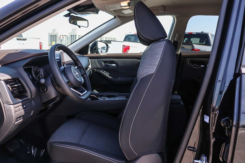 Thumbnail: 2022 Nissan Rogue - 11