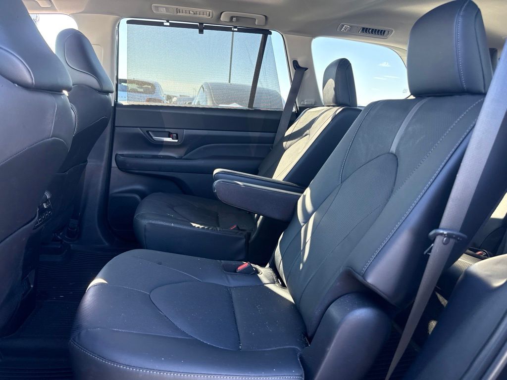 Thumbnail: 2026 Toyota Grand Highlander - 8