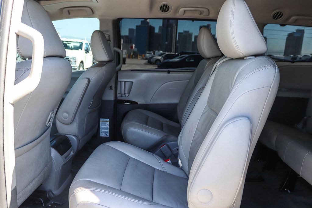 Thumbnail: 2015 Toyota Sienna - 11