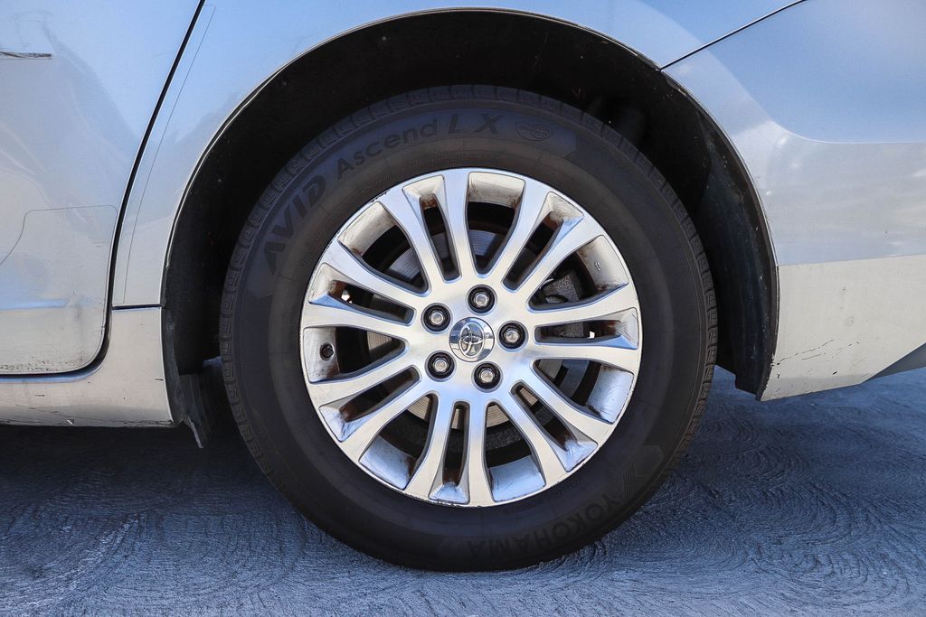 Thumbnail: 2015 Toyota Sienna - 7