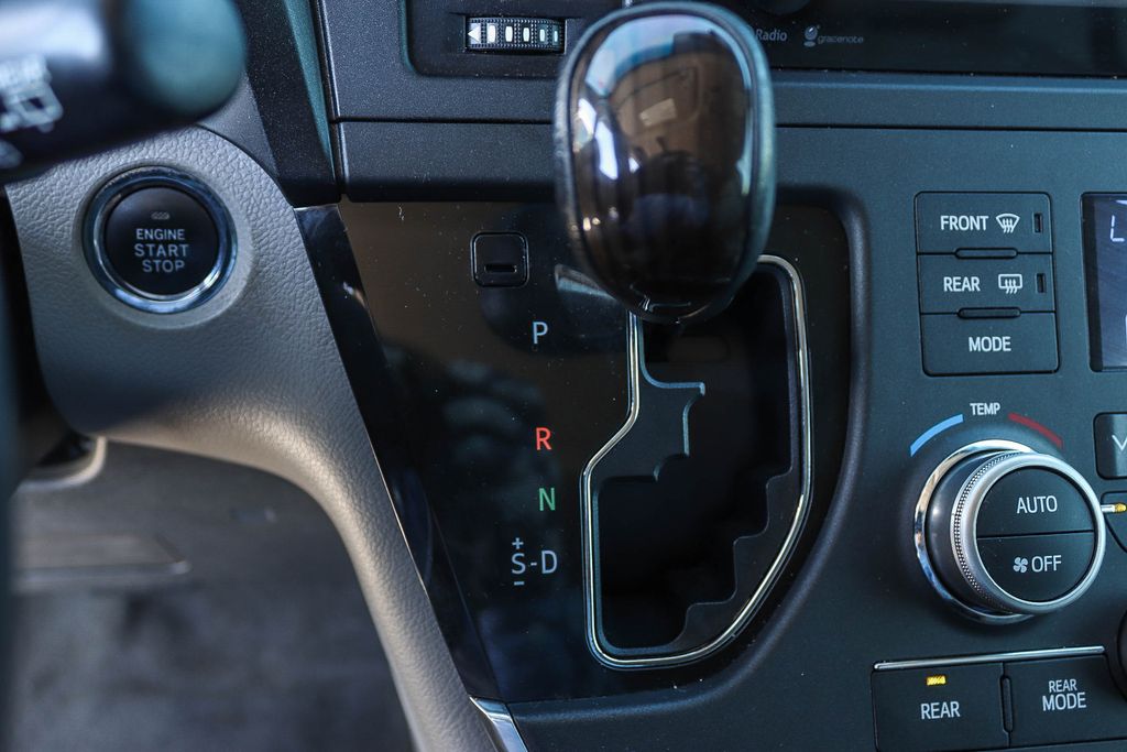 Thumbnail: 2015 Toyota Sienna - 19