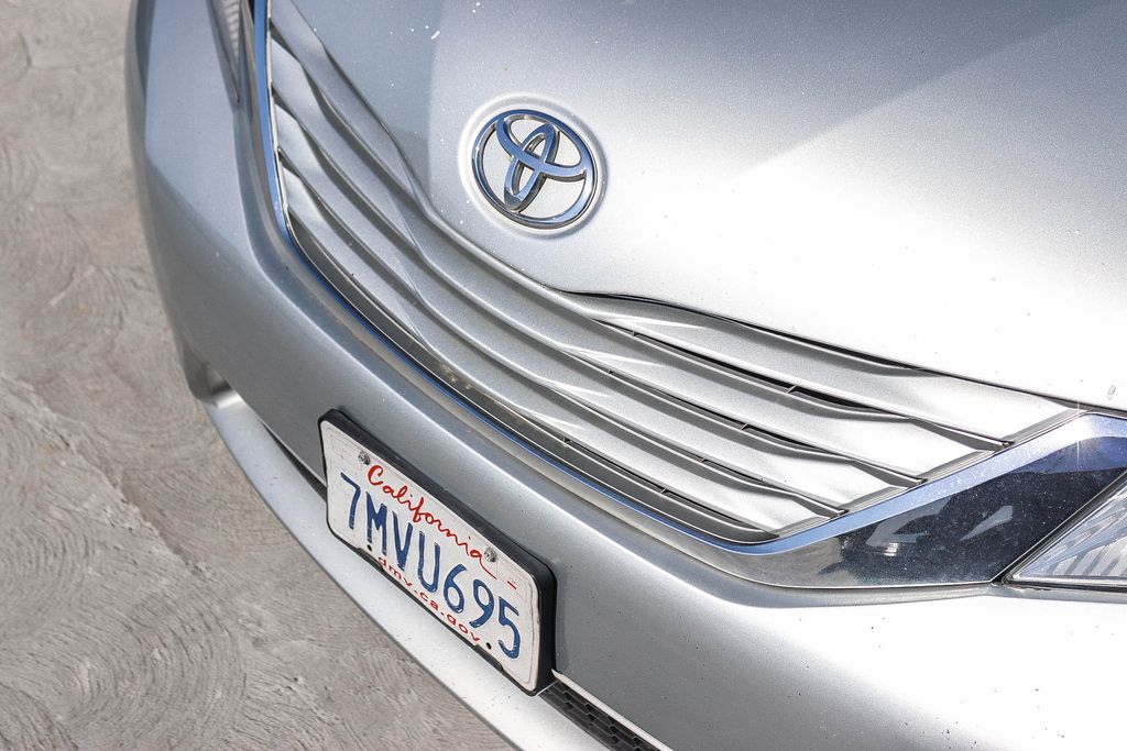 Thumbnail: 2015 Toyota Sienna - 6