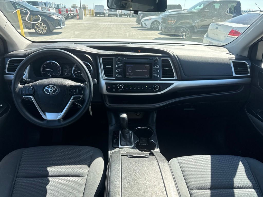 Thumbnail: 2015 Toyota Highlander - 2