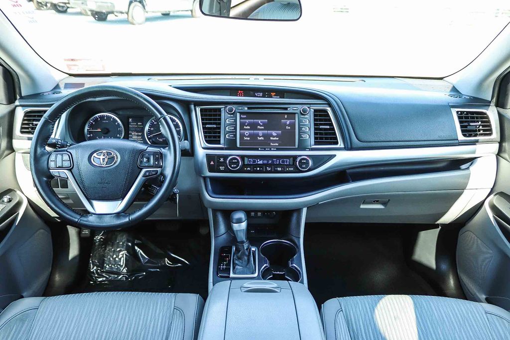 Thumbnail: 2019 Toyota Highlander - 2