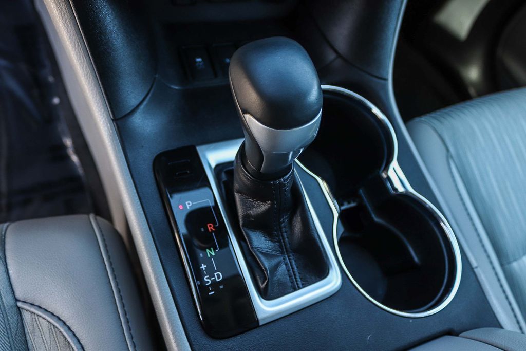 Thumbnail: 2019 Toyota Highlander - 13