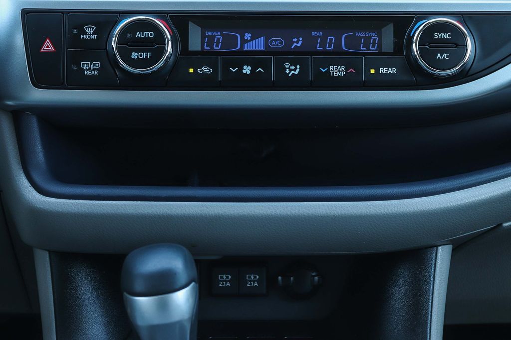 Thumbnail: 2019 Toyota Highlander - 22