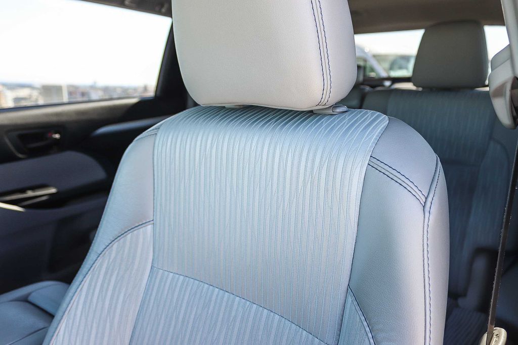 Thumbnail: 2019 Toyota Highlander - 28