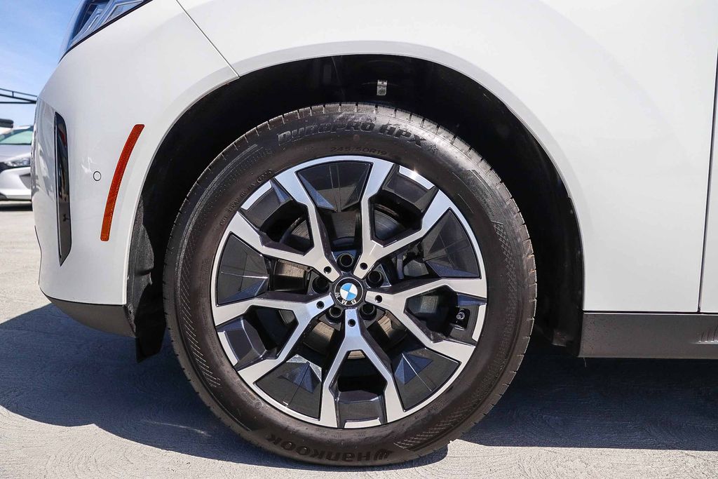 Thumbnail: 2025 BMW X3 - 21