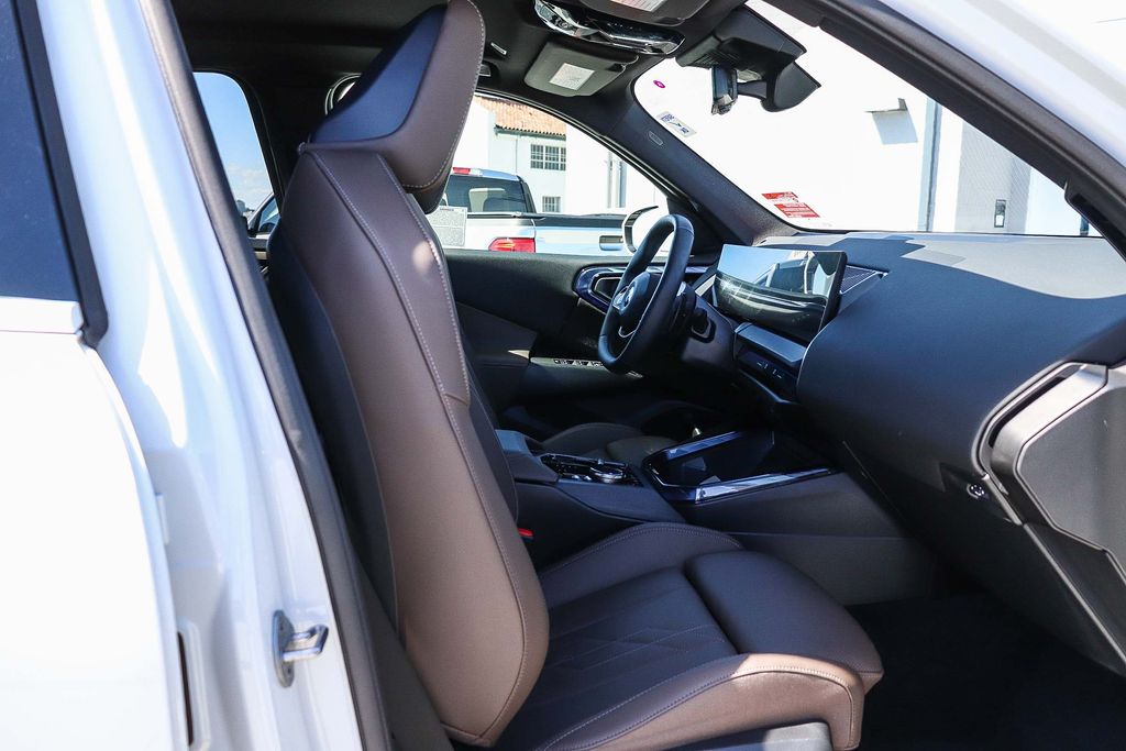 Thumbnail: 2025 BMW X3 - 9