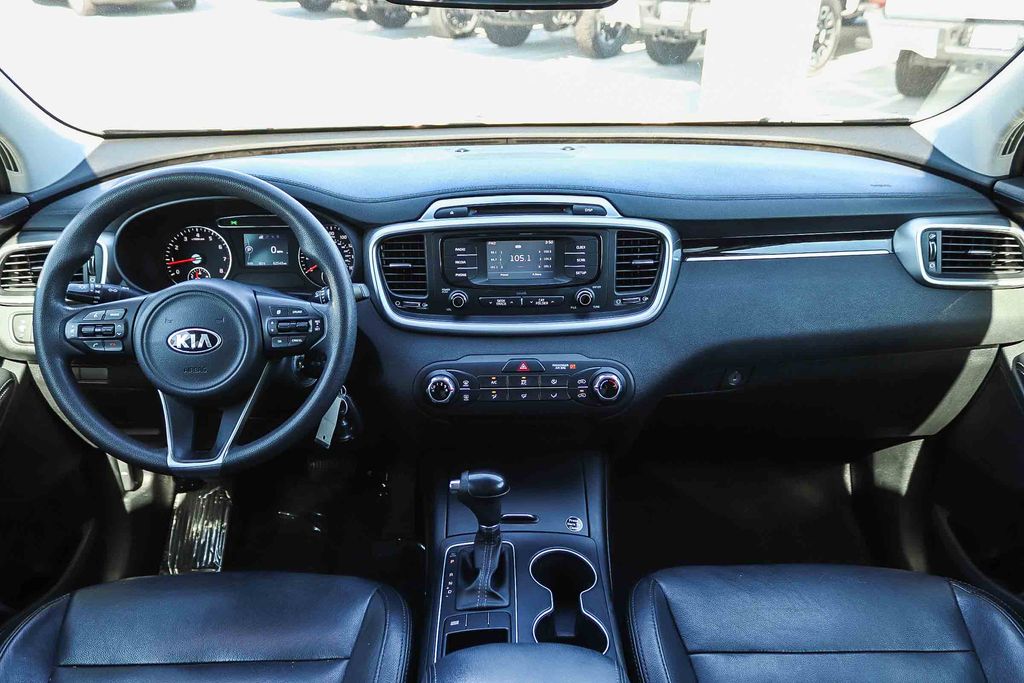 Thumbnail: 2016 Kia Sorento - 2
