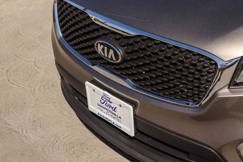Thumbnail: 2016 Kia Sorento - 6