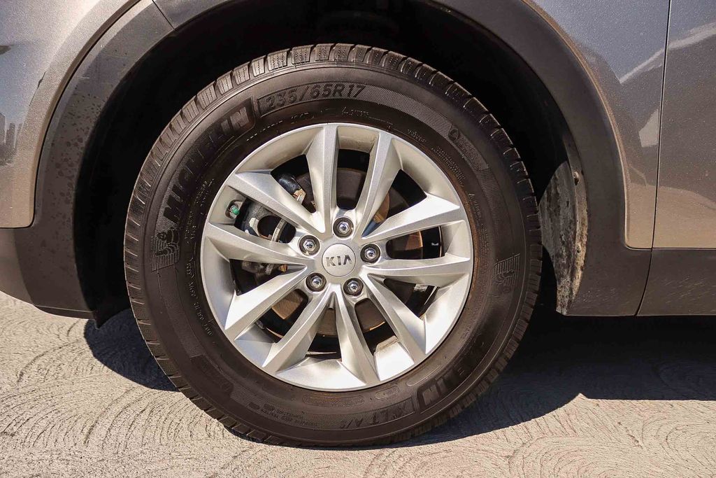 Thumbnail: 2016 Kia Sorento - 21