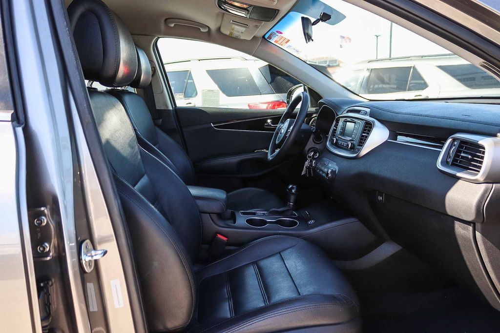 Thumbnail: 2016 Kia Sorento - 10