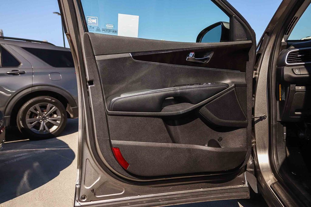 Thumbnail: 2016 Kia Sorento - 24